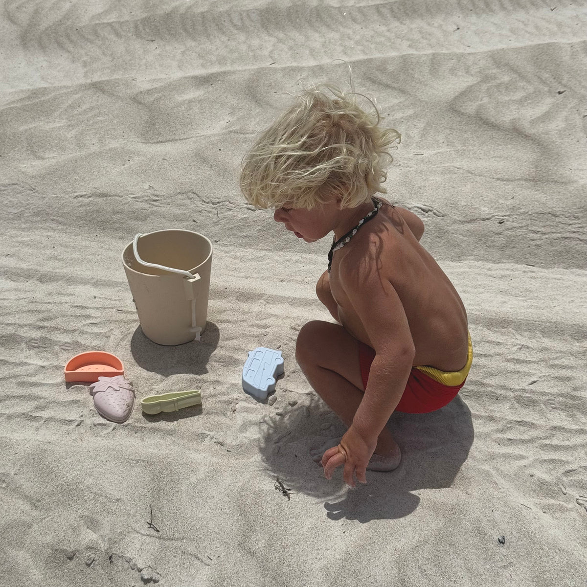 SUNNYLiFE Silicone Bucket & Spade Set | Apple Sorbet